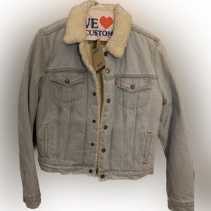 Levi’s denim trucker jacket Sz. M (NWT)